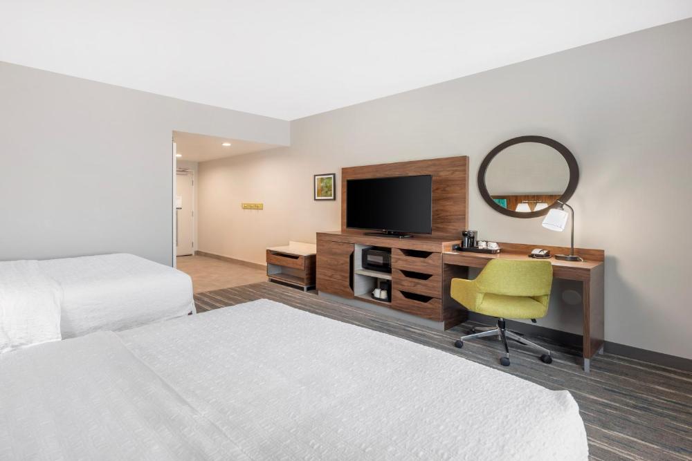 Queen Room with Two Queen Beds - Hearing Access interior